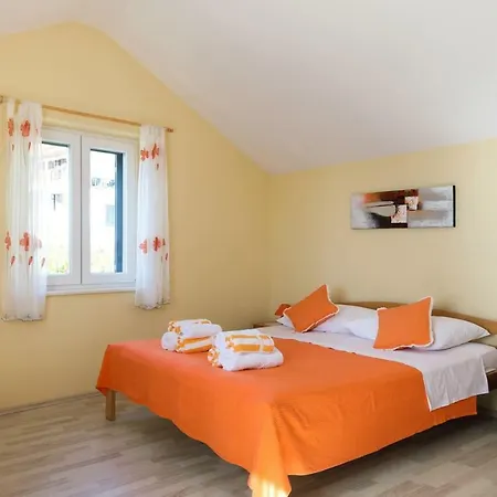 Orange Eni Hvar Town