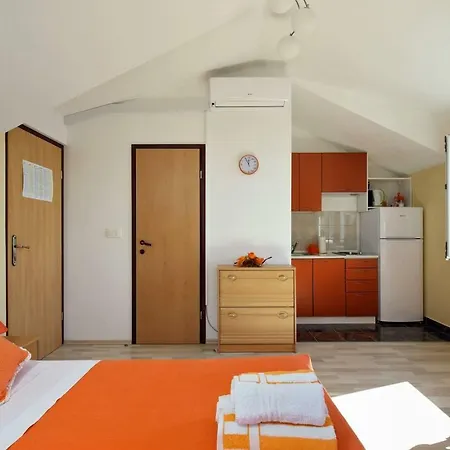 Orange Eni Apartment *
