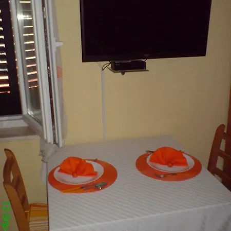 Orange Eni Apartment