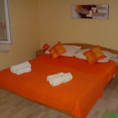 Orange Eni Apartment